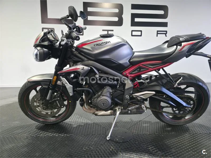 Triumph Street Triple 6499 € 2020 Barcelona - 2