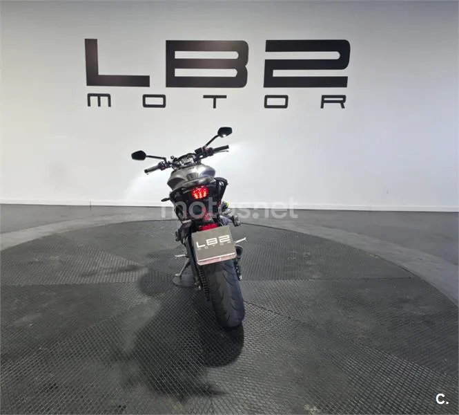 Triumph Street Triple - Vista 10