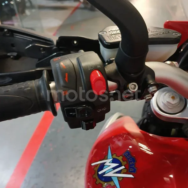 MV Agusta Stradale 800 - Vista 10
