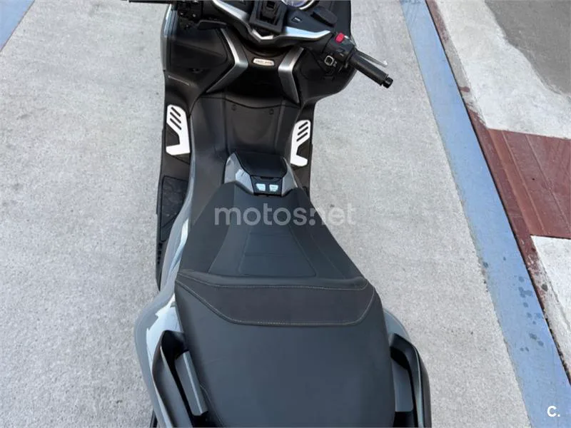 Yamaha TMAX 530 - Vista 4