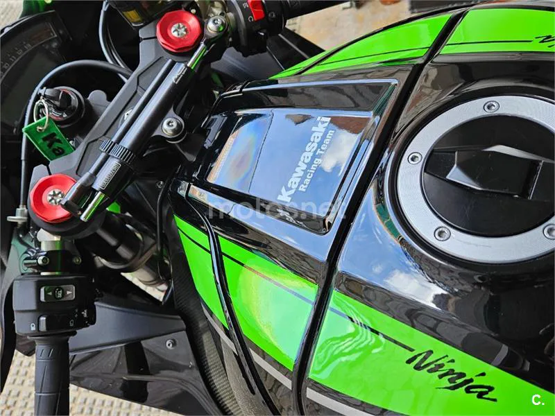 Kawasaki Ninja ZX-10R - Vista 10