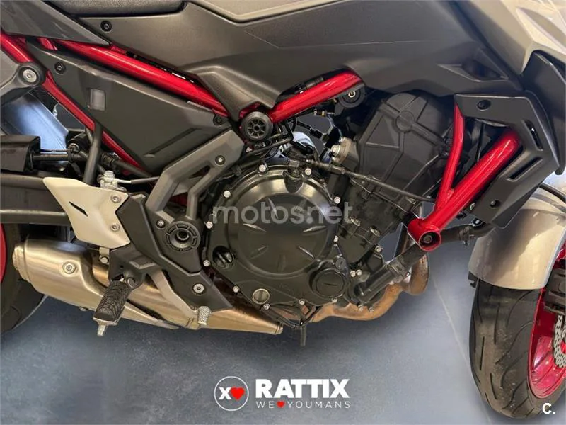 Kawasaki Z650 - Vista 4