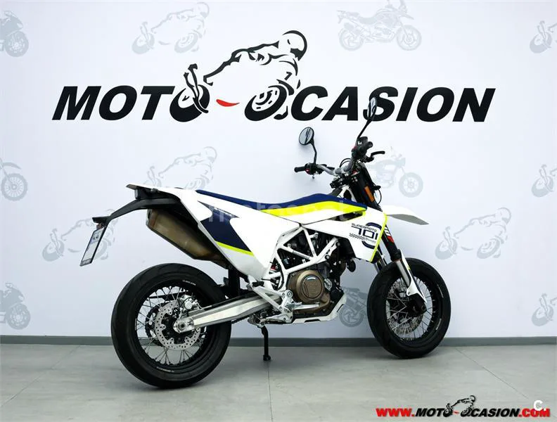 Husqvarna 701 Supermoto – Vista 3