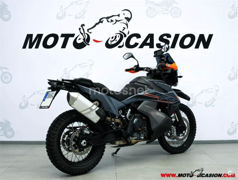 KTM 890 – Vista 3