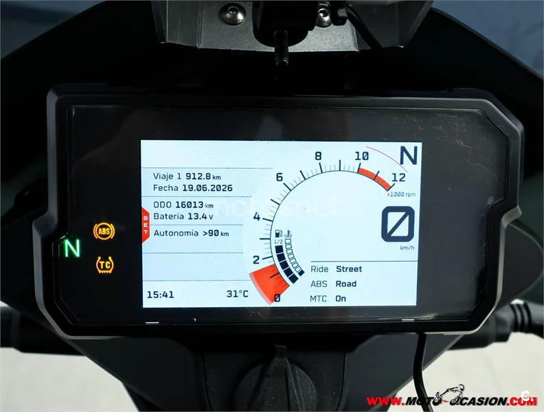 KTM 890 – Vista 6