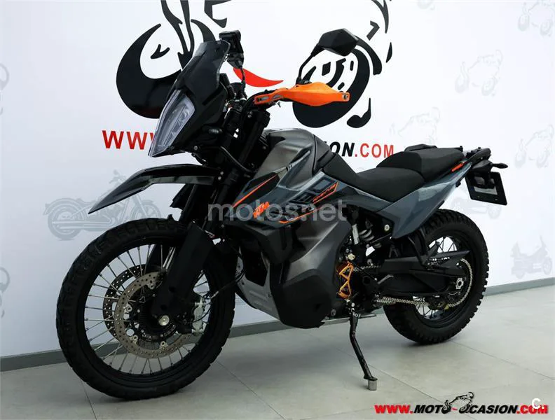 KTM 890 – Vista 8