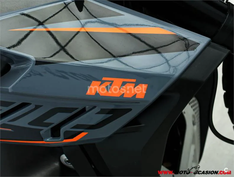 KTM 890 – Vista 9