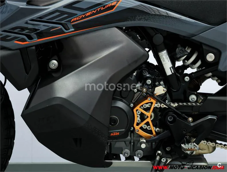 KTM 890 – Vista 10