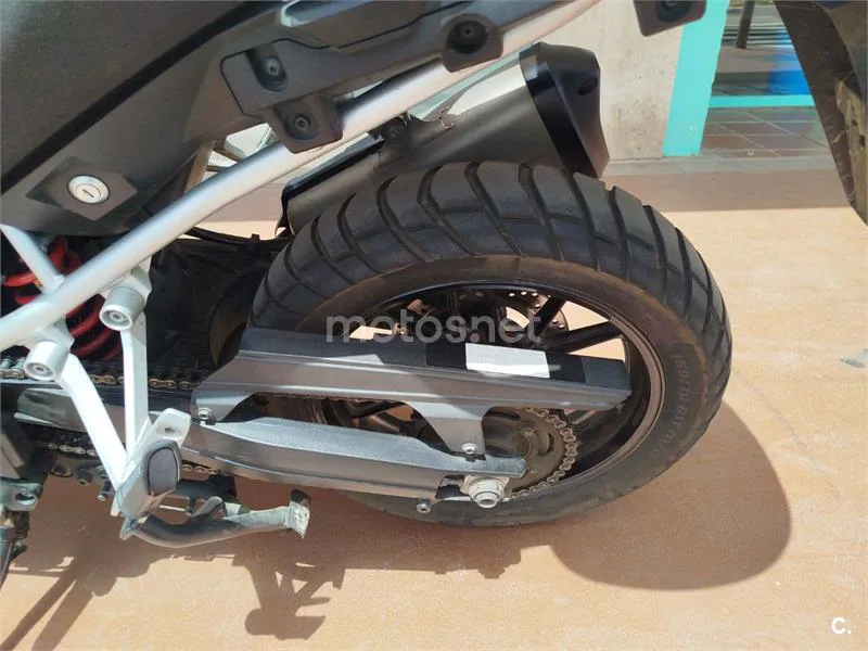 Suzuki V-Strom 1000 - Vista 4