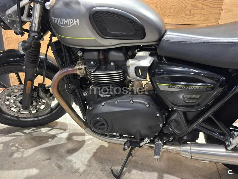 Triumph Speed Twin 900 - Vista 13