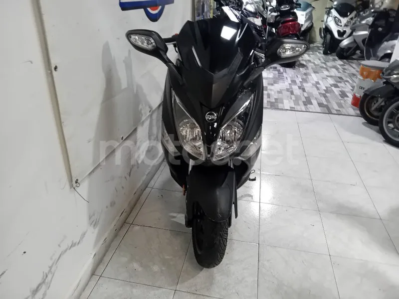 SYM Joymax 125 1350 € 2017 Madrid - 2