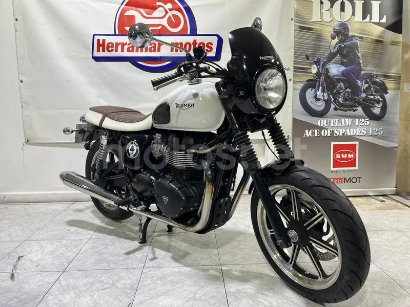 Triumph Thruxton - Vista 17