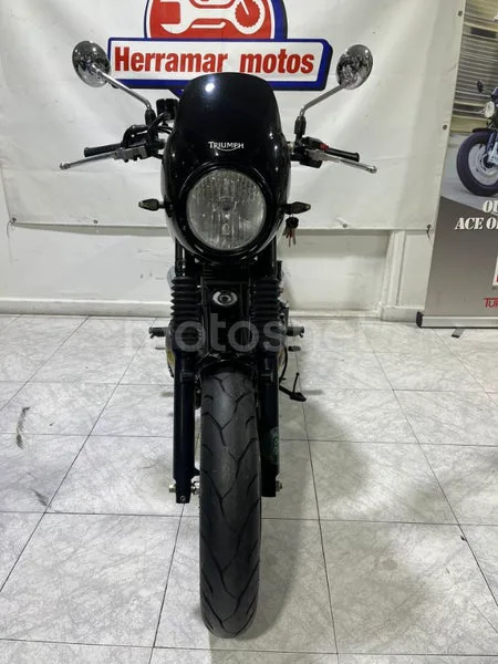Triumph Thruxton - Vista 18