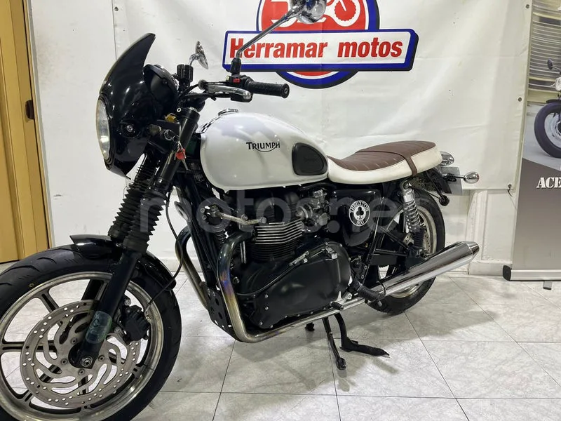 Triumph Thruxton - Vista 19