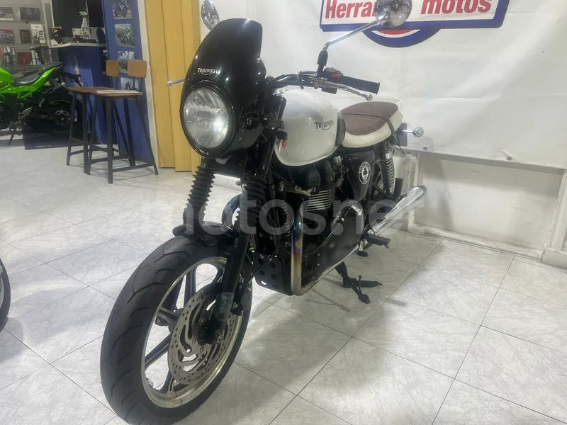 Triumph Thruxton - Vista 20