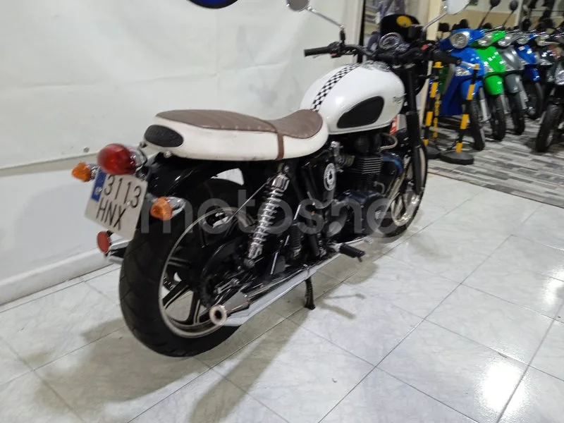 Triumph Thruxton - Vista 8