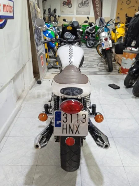 Triumph Thruxton - Vista 9