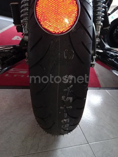 Triumph Thruxton - Vista 10