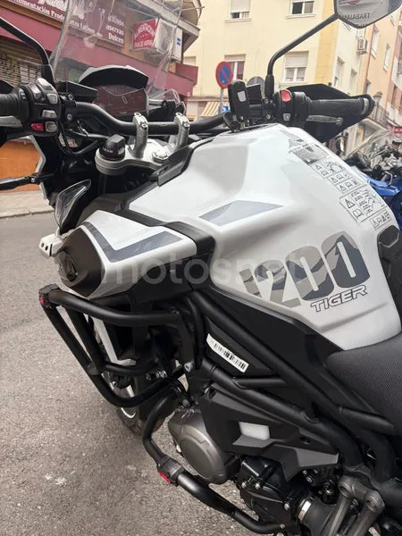 Triumph Tiger 1200 - Vista 7