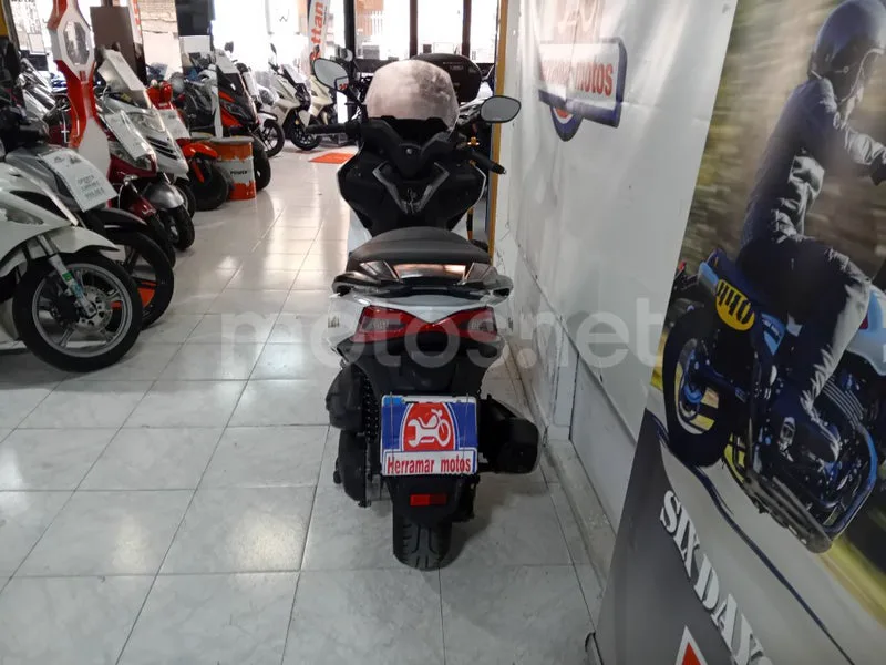 Kymco Grand Dink 125 - Vista 3