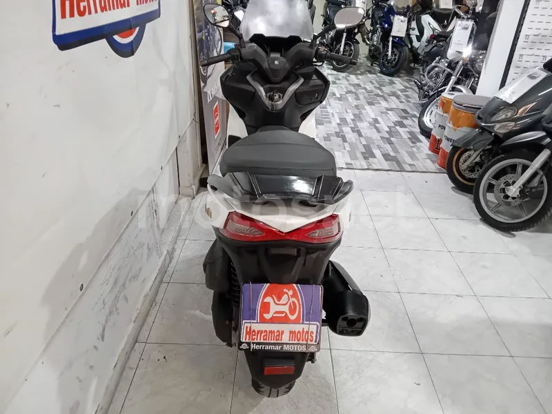 Kymco Grand Dink 125 - Vista 6