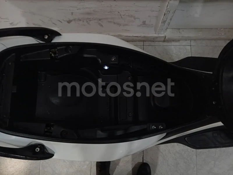 Kymco Grand Dink 125 - Vista 9