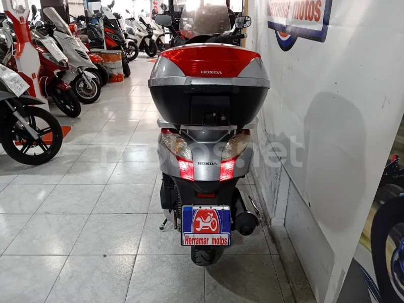 Honda S-Wing 125 - Vista 3