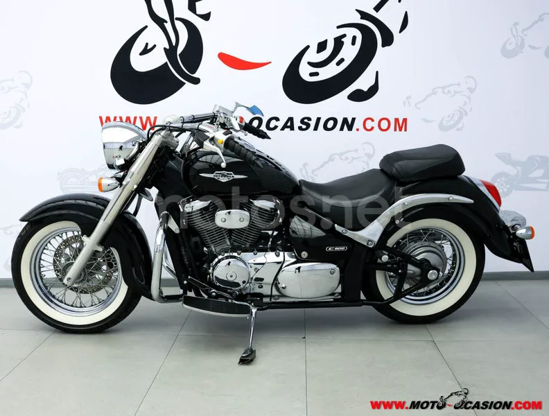 Suzuki Intruder C800 - Vista 6