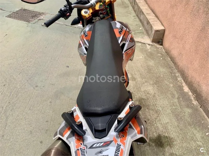 KTM 690 SMC R - Vista 3