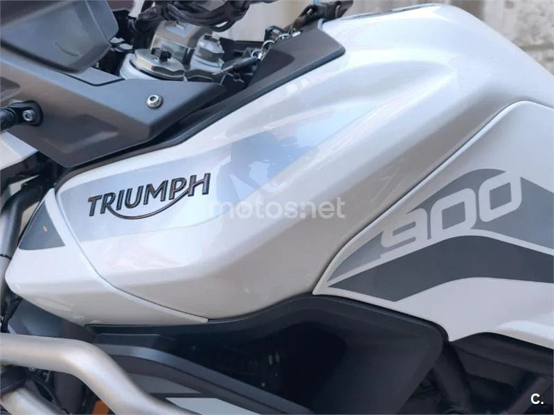 Triumph Tiger 900 - Vista 12