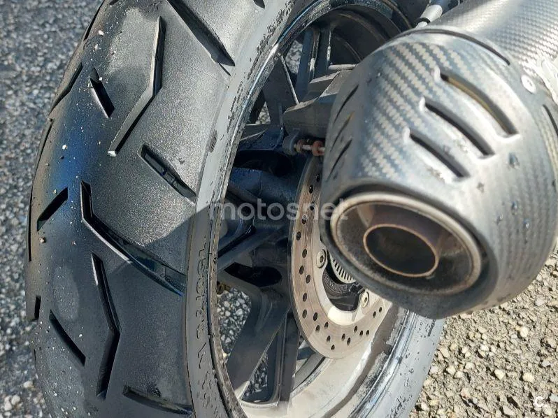 Suzuki V-Strom 1050 - Vista 15