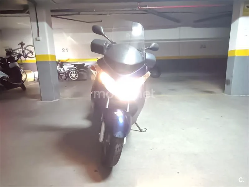 Suzuki Burgman 125 1300 € 2007 Madrid - 2