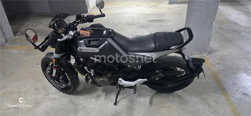 Husqvarna Svartpilen 125 2900 € 2022 Valencia - 1