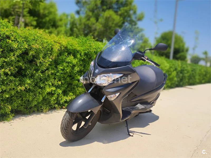 Suzuki Burgman 200 2100 € 2016 Alicante - 1