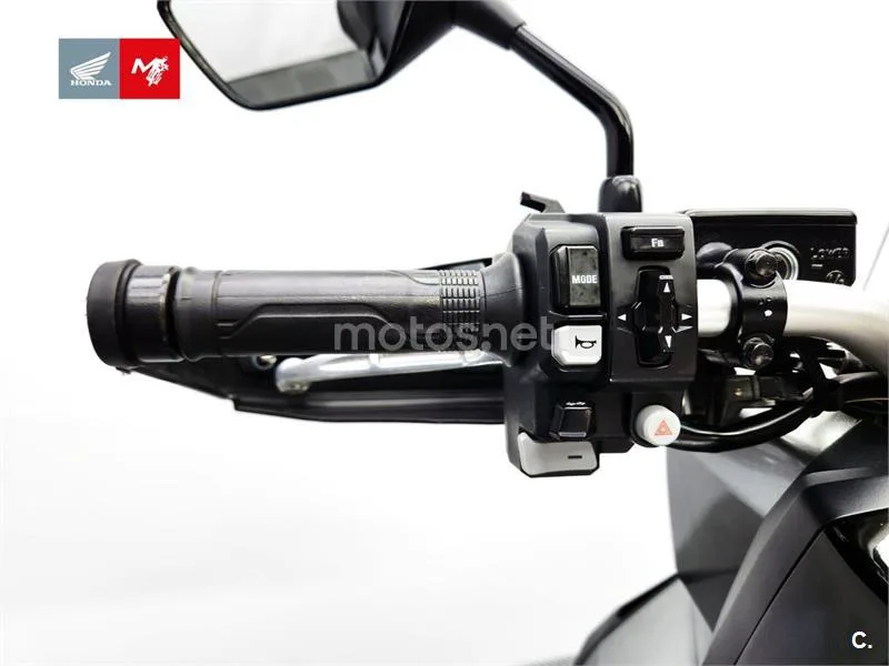 Honda X-ADV - Vista 11