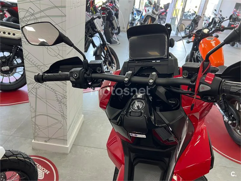 Honda ADV350 - Vista 3