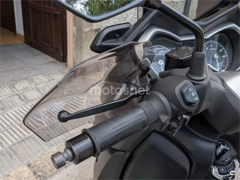Yamaha XMAX 300 - Vista 7