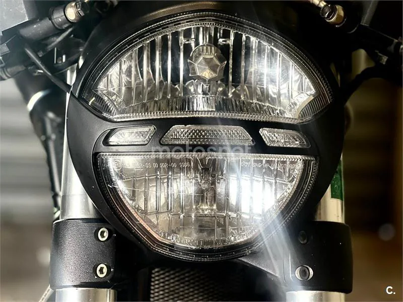 Ducati Monster 696 - Vista 3
