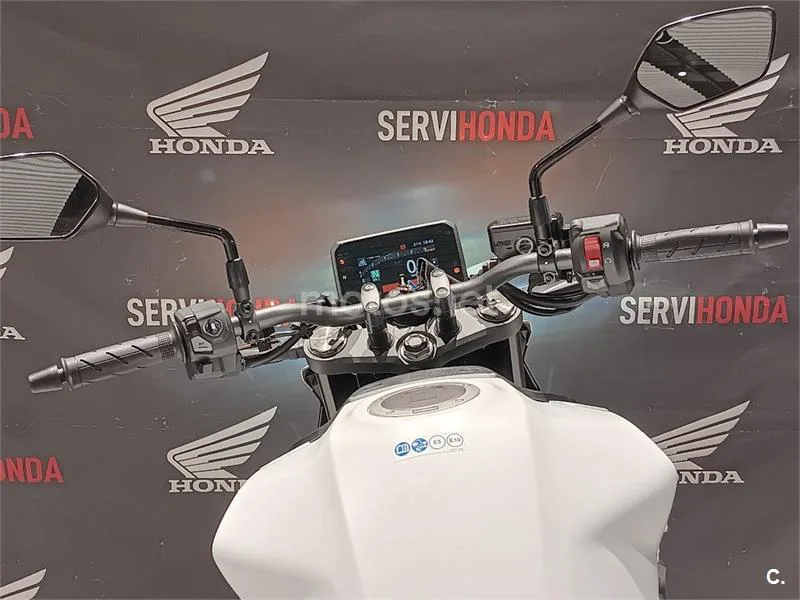 Honda CB750 Hornet - Vista 5