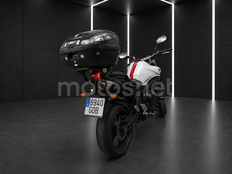 Yamaha FZ6 - Vista 4