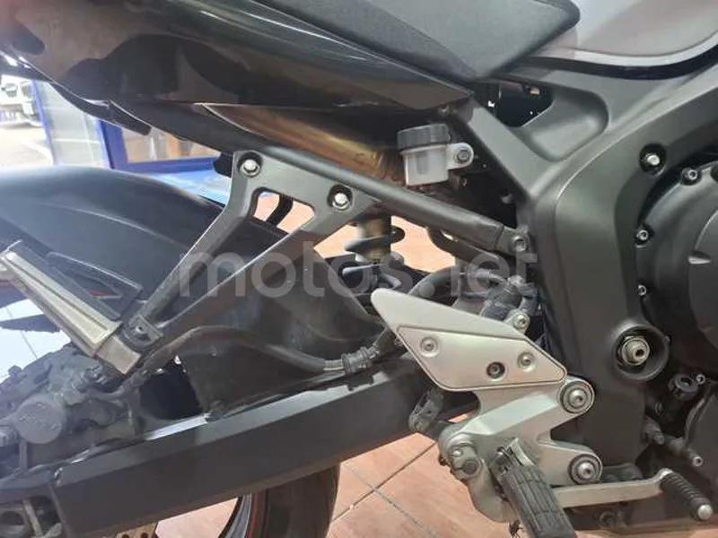 Yamaha FZ6 - Vista 8