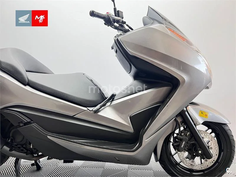 Honda Forza 300 - Vista 3
