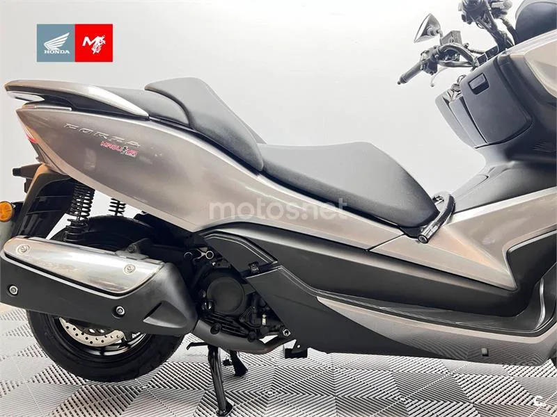 Honda Forza 300 - Vista 4