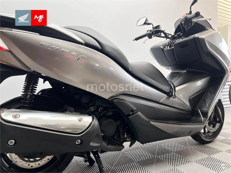 Honda Forza 300 - Vista 5