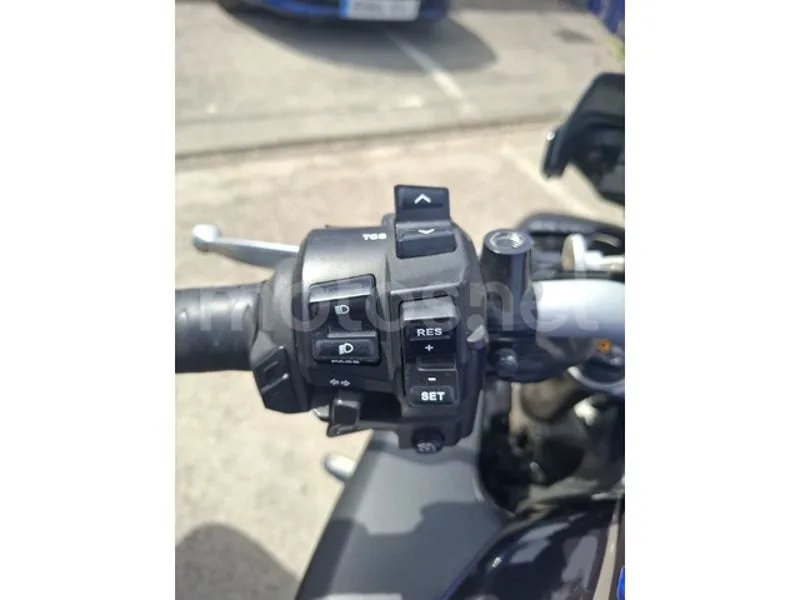 Yamaha MT-10 - Vista 15