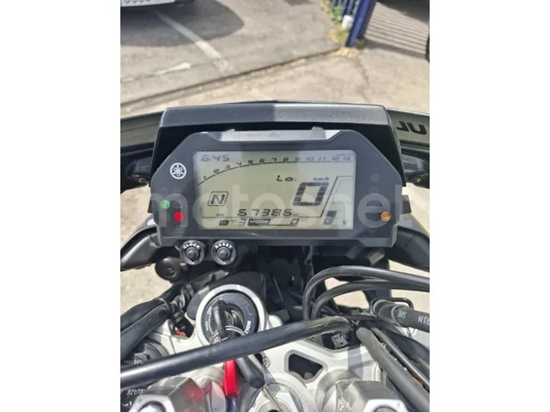 Yamaha MT-10 - Vista 18