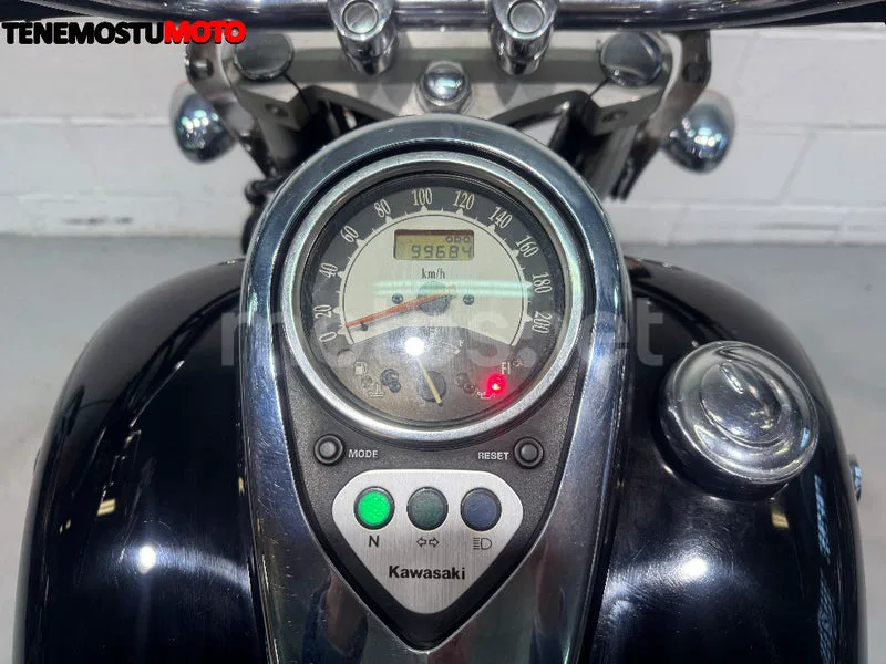 Kawasaki VN900 Classic - Vista 11