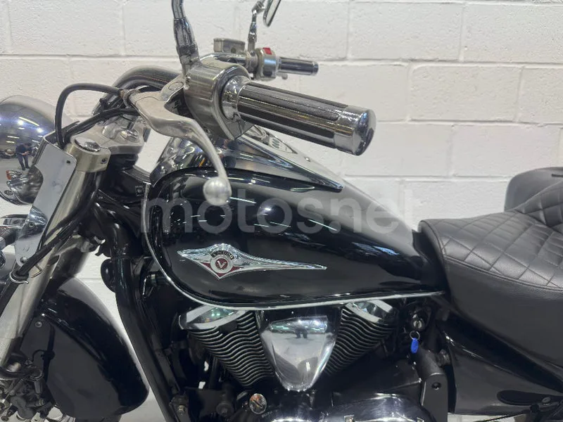 Kawasaki VN900 Classic - Vista 22