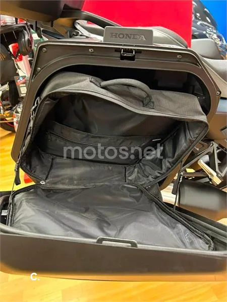 Honda NT1100 - Vista 10