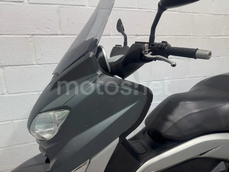 Yamaha XMAX 125 - Vista 21